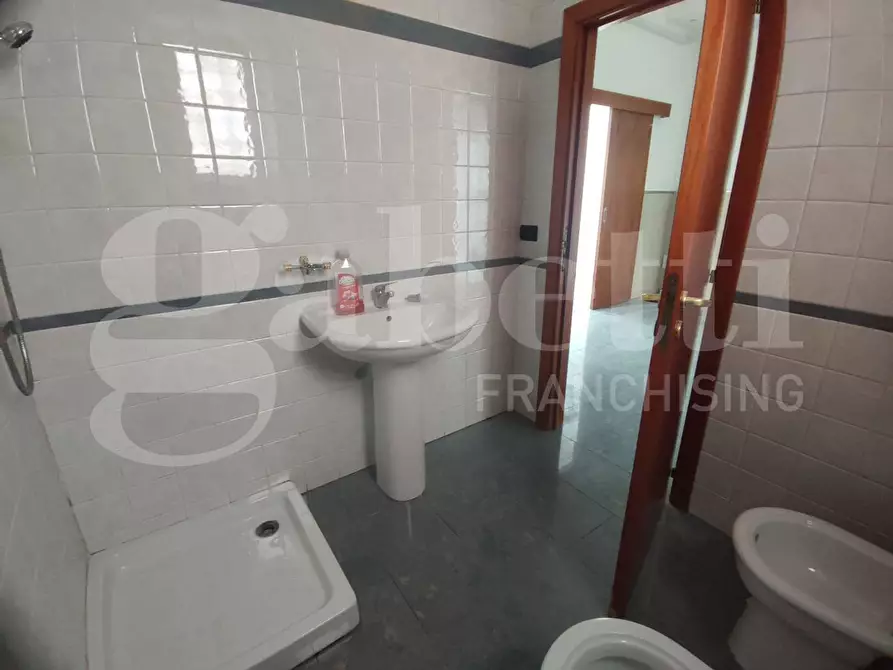 Immagine 4 di Negozio in affitto  in Via CHECCHIA RISPOLI, 27 a San Severo