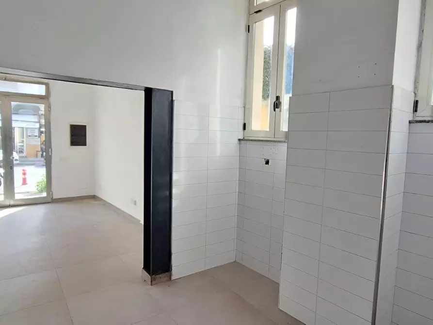 Immagine 12 di Negozio in vendita  in Via Consolare Pompea, 1561 a Messina