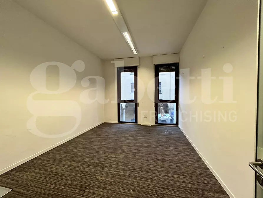 Immagine 7 di Ufficio in vendita  in Via DELLE LAME a Bologna