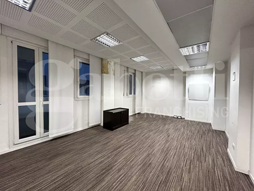 Immagine 24 di Ufficio in vendita  in Via DELLE LAME a Bologna