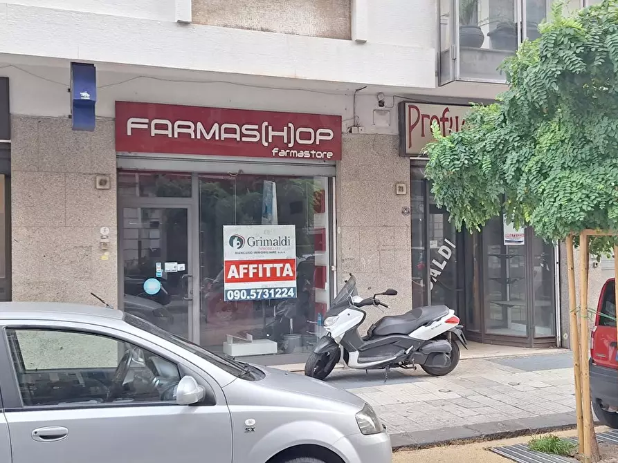 Immagine 1 di Negozio in affitto  in Via Centonze, 69 a Messina
