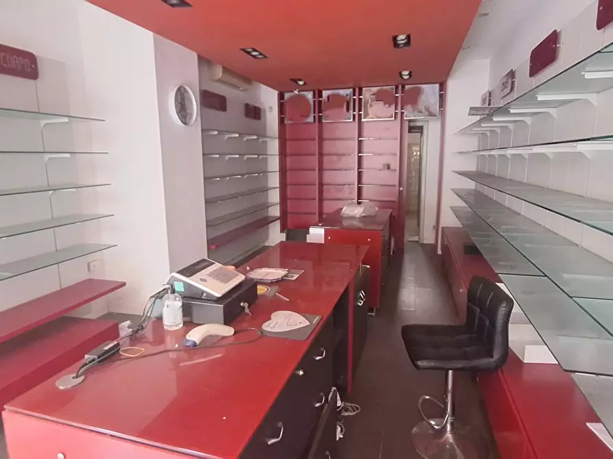 Immagine 4 di Negozio in affitto  in Via Centonze, 69 a Messina