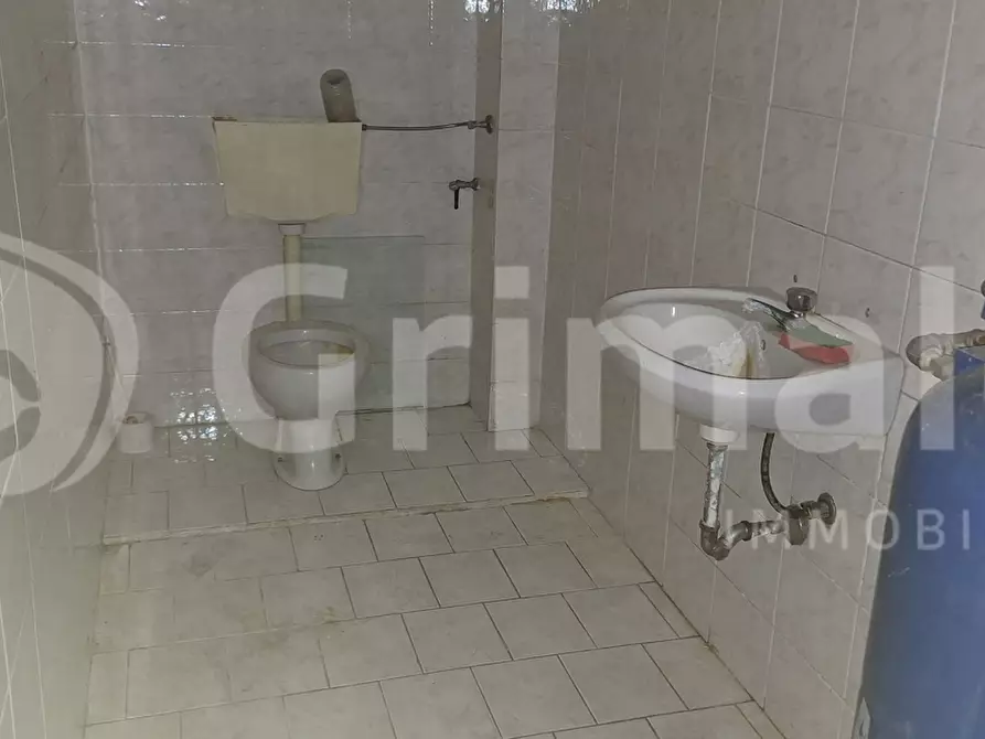 Immagine 4 di Negozio in affitto  in Via Centonze, 71 a Messina