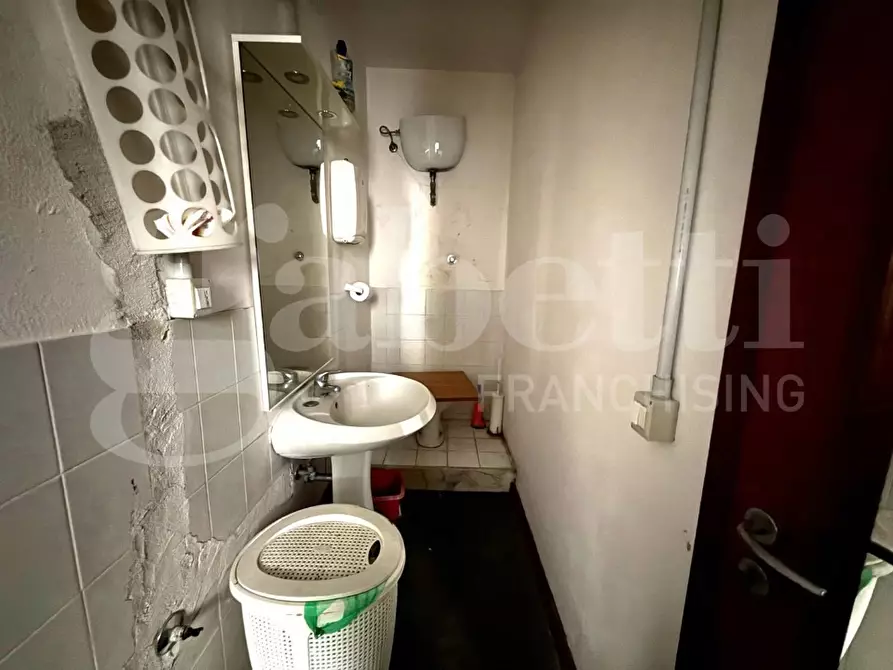 Immagine 11 di Ufficio in vendita  in Piazza garbaldi a Napoli