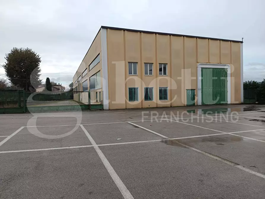 Immagine 1 di Capannone industriale in affitto  in Via Nazionale Calore, snc a Mirabella Eclano