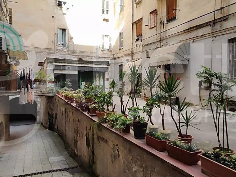 Immagine 2 di Magazzino in vendita  in Via bari, 30 a Napoli