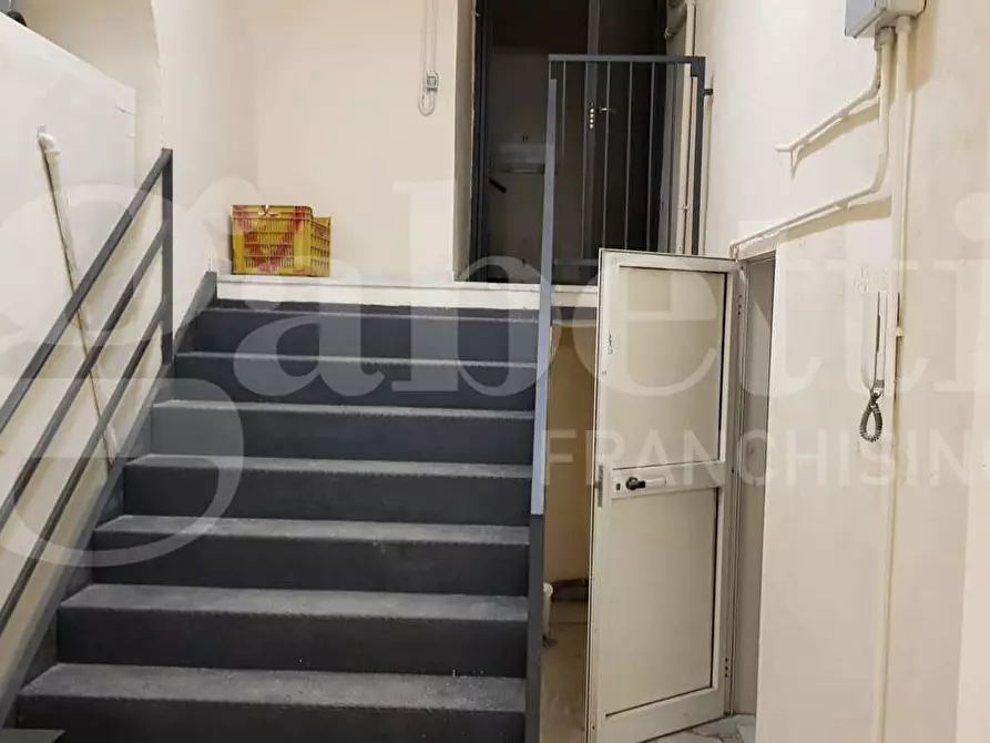 Immagine 3 di Negozio in vendita  in Via Rimini, 52 a Napoli
