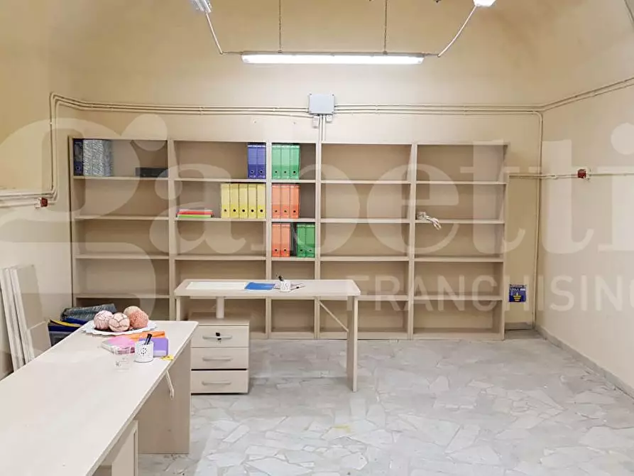 Immagine 6 di Negozio in vendita  in Via Rimini, 52 a Napoli