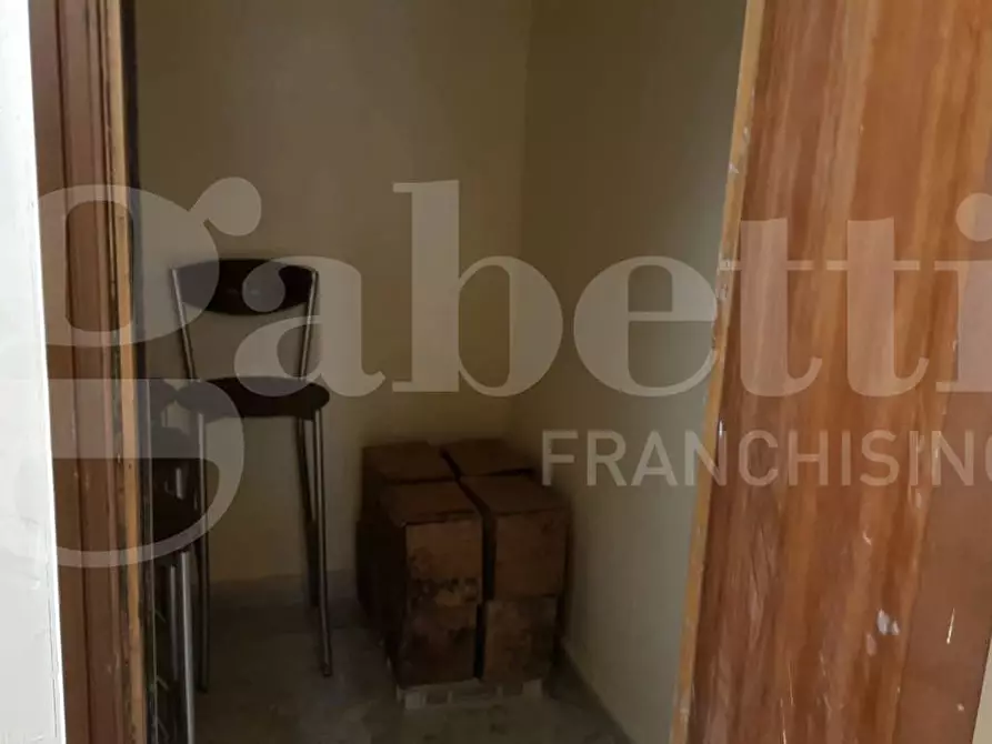 Immagine 12 di Negozio in vendita  in Via Rimini, 52 a Napoli