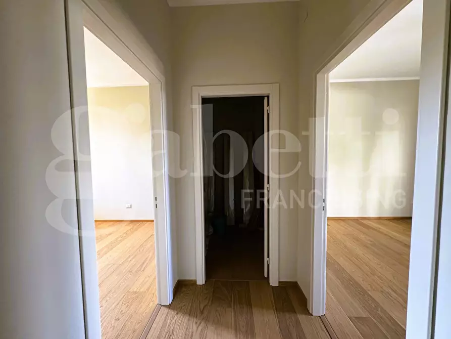 Immagine 29 di Appartamento in vendita  in Piazza Montale, 3 a Lecce