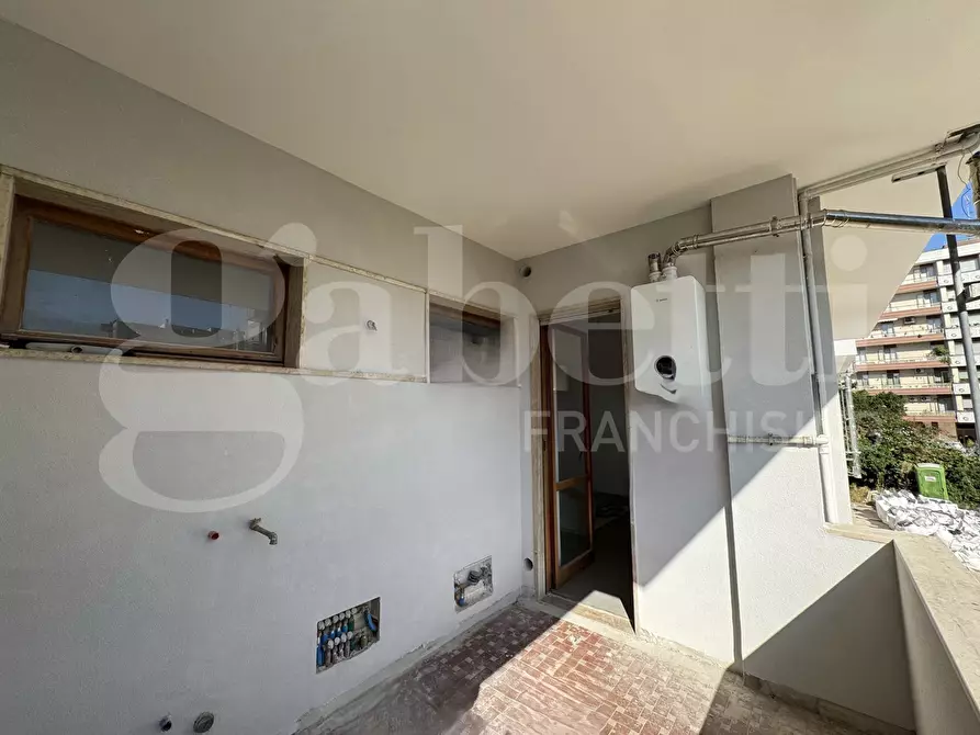 Immagine 14 di Appartamento in vendita  in Piazza Montale, 3 a Lecce