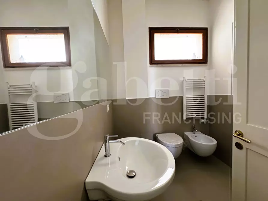 Immagine 16 di Appartamento in vendita  in Piazza Montale, 3 a Lecce