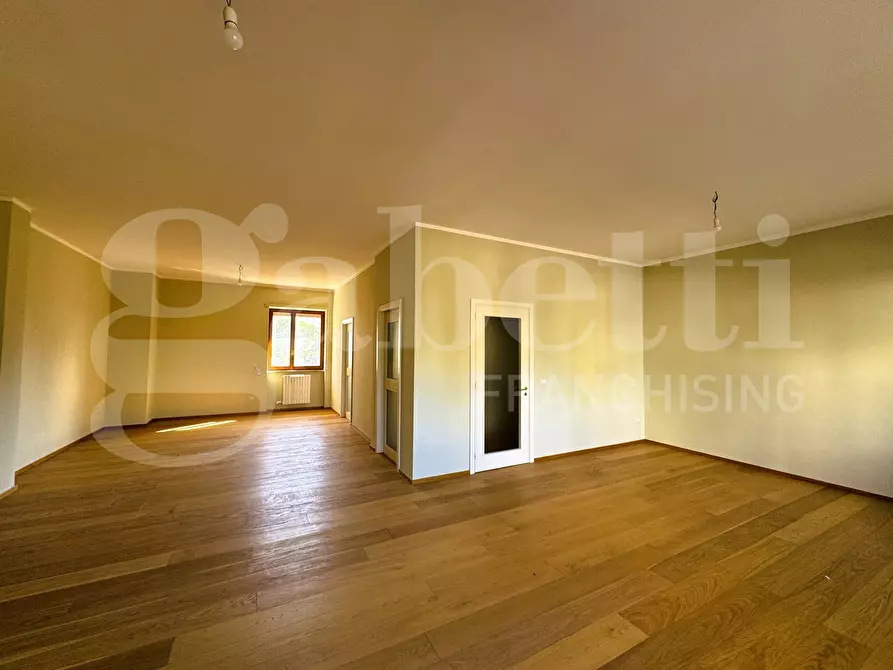 Immagine 9 di Appartamento in vendita  in Piazza Montale, 3 a Lecce