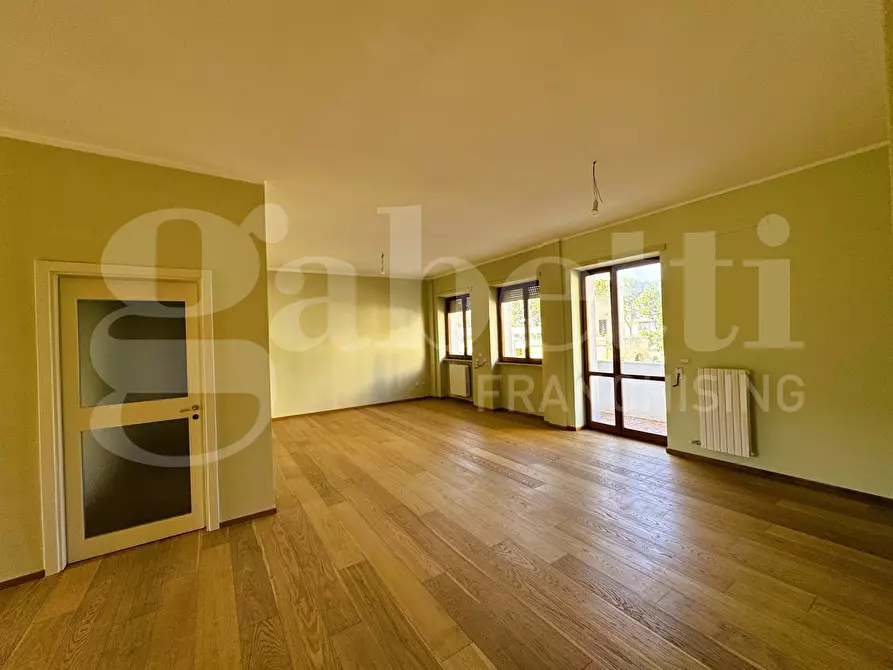 Immagine 7 di Appartamento in vendita  in Piazza Montale, 3 a Lecce