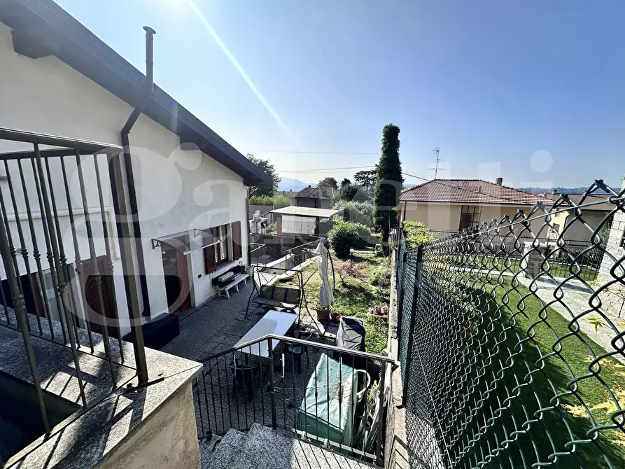 Immagine 3 di Villa in vendita  in Via Como, SNC a Erba