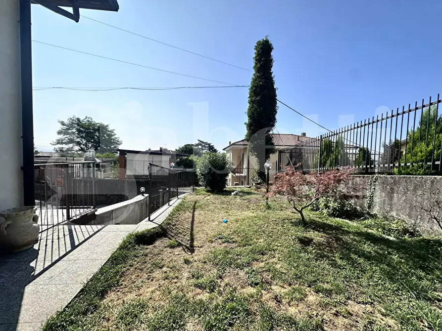 Immagine 8 di Villa in vendita  in Via Como, SNC a Erba