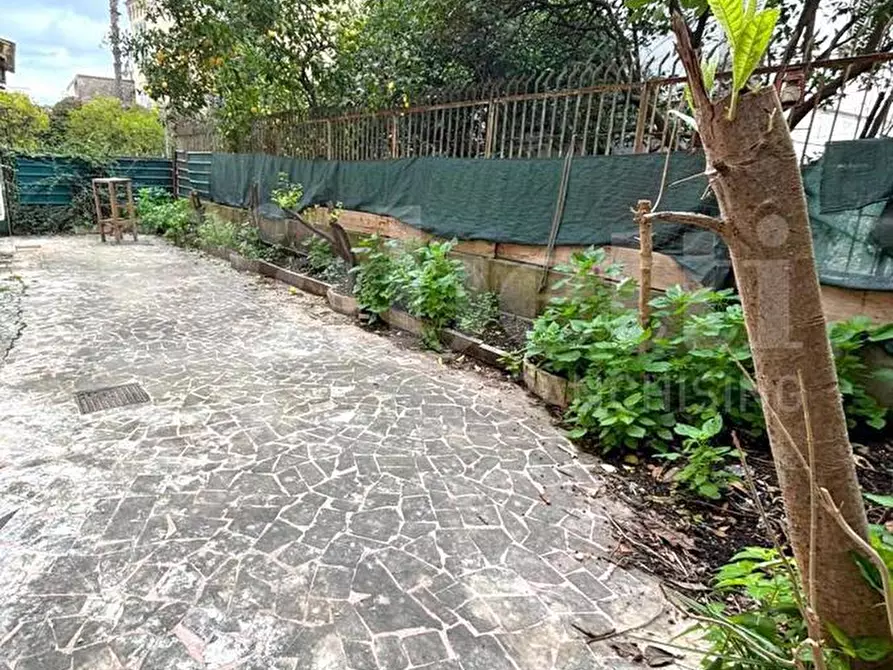 Immagine 6 di Casa trifamiliare in vendita  in Via carlo de marco a Napoli