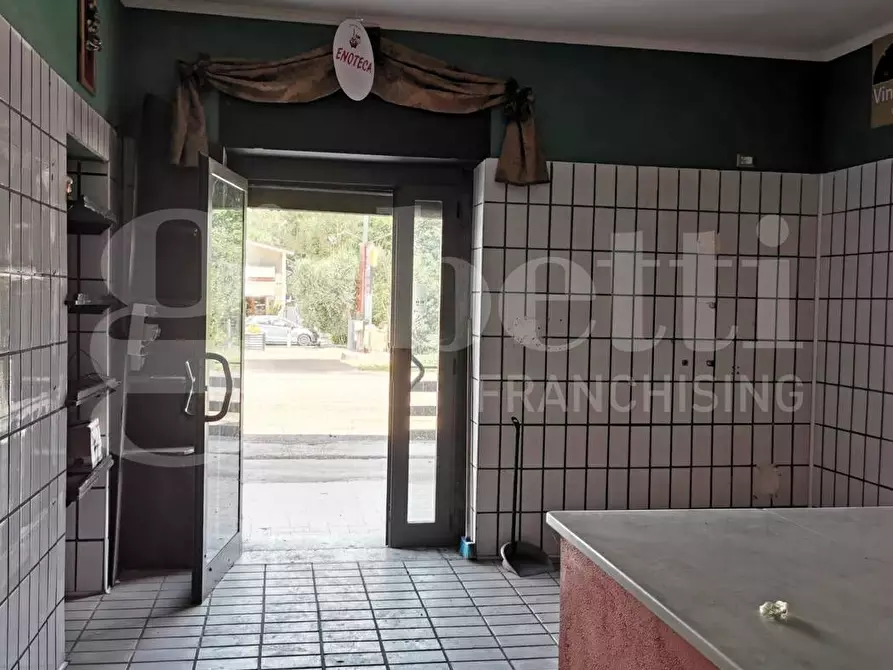 Immagine 2 di Negozio in affitto  in Strada Statale Appia, snc a Benevento