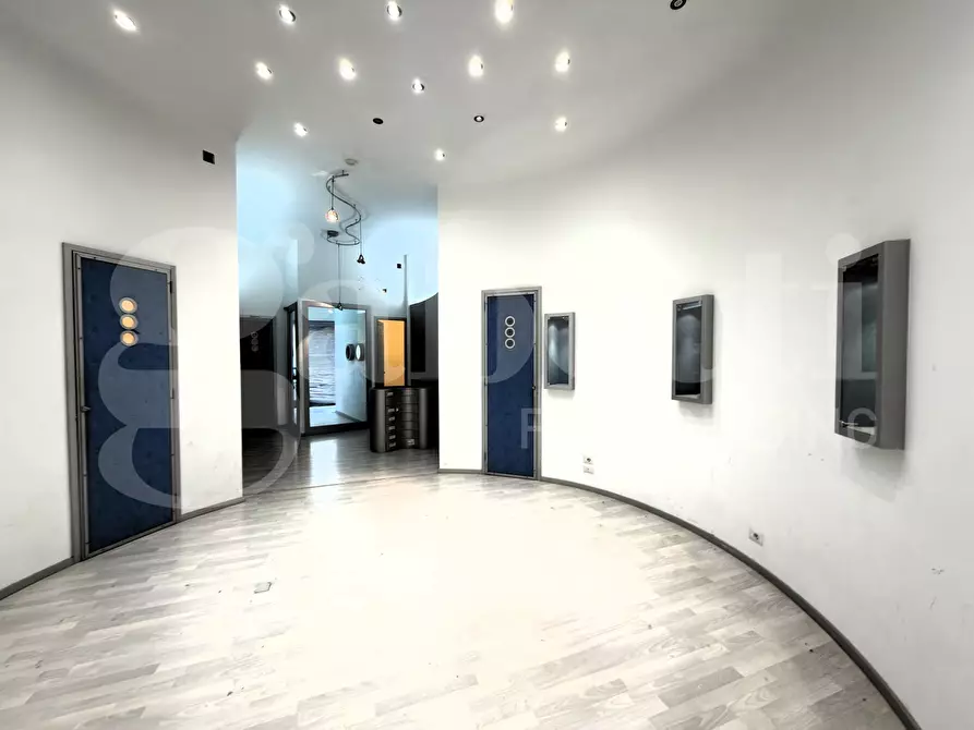 Immagine 16 di Negozio in affitto  in Via Oberdan, 99 a Lecce