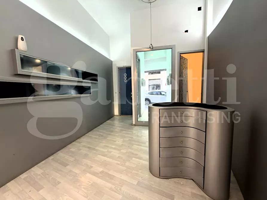 Immagine 3 di Negozio in affitto  in Via Oberdan, 99 a Lecce