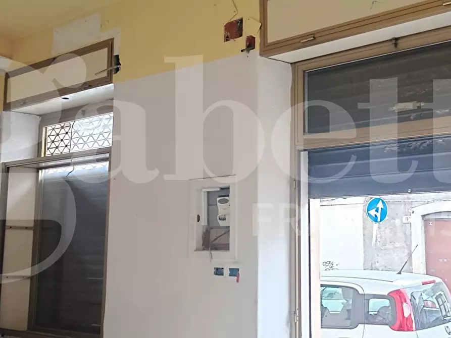 Immagine 4 di Negozio in vendita  in Via Re Martino, 97-99 a Catania