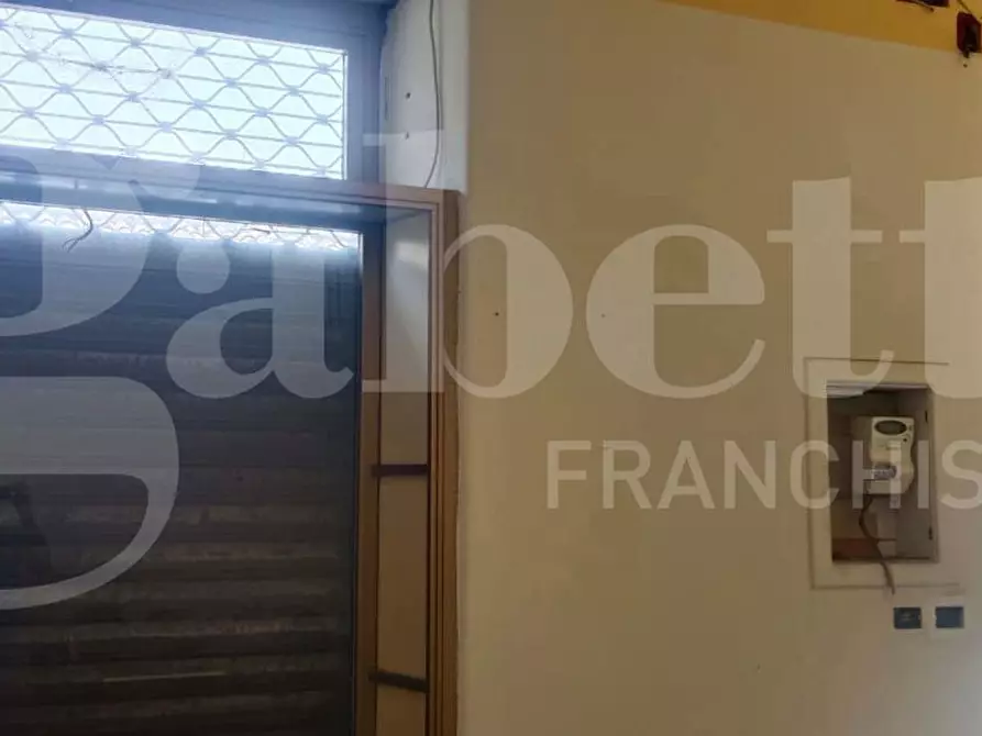 Immagine 6 di Negozio in vendita  in Via Re Martino, 97-99 a Catania