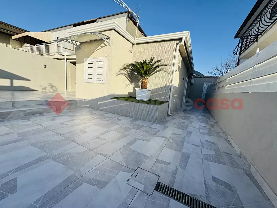 Immagine 4 di Villa in vendita  in Via MONACO, 1 a Terracina