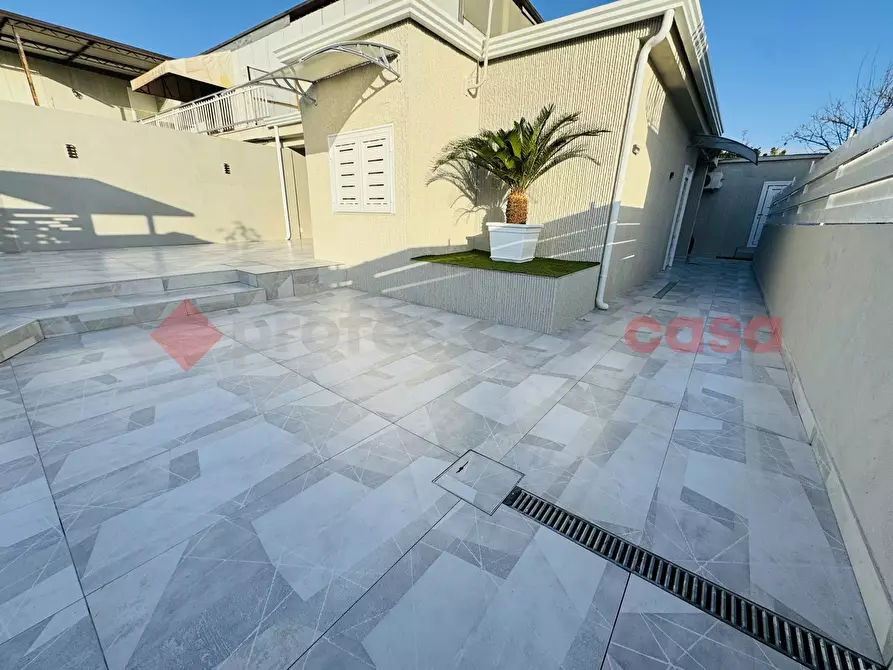 Immagine 3 di Villa in vendita  in Via MONACO, 1 a Terracina