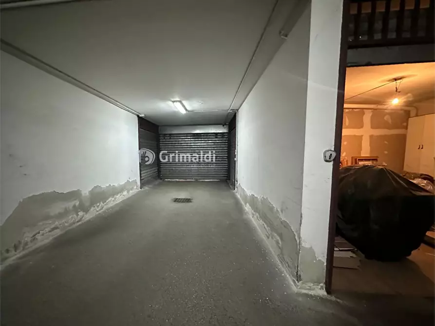 Immagine 10 di Box auto in vendita  in Via Gaetano Dublino, 4 a Acerra