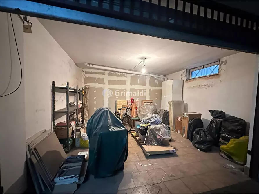 Immagine 7 di Box auto in vendita  in Via Gaetano Dublino, 4 a Acerra