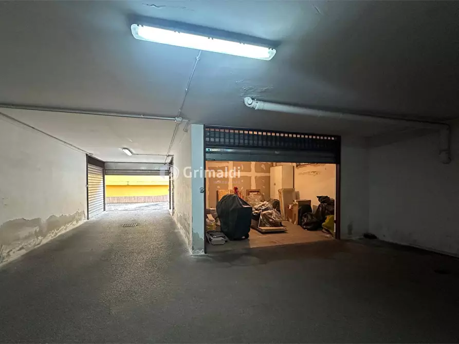 Immagine 5 di Box auto in vendita  in Via Gaetano Dublino, 4 a Acerra