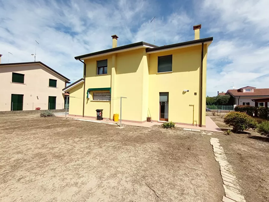 Immagine 3 di Villa in vendita  in Via Pettorazza Grimani, via Don Luigi Zampieri, 00 a Pettorazza Grimani