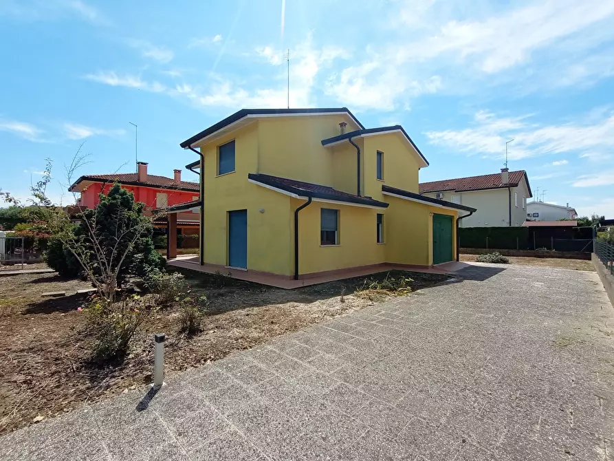 Immagine 2 di Villa in vendita  in Via Pettorazza Grimani, via Don Luigi Zampieri, 00 a Pettorazza Grimani