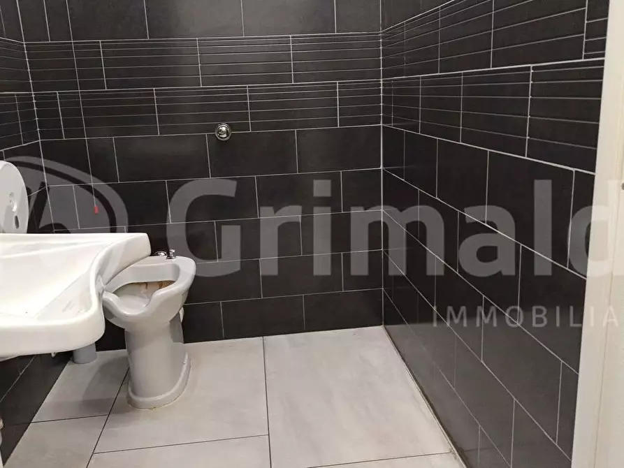 Immagine 7 di Negozio in vendita  in Via Giuseppe Donati a Roma