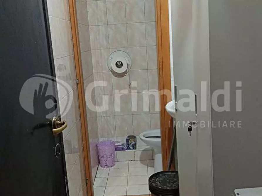 Immagine 9 di Negozio in vendita  in Via Giuseppe Donati a Roma