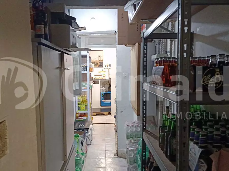 Immagine 6 di Negozio in vendita  in Via Giuseppe Donati a Roma