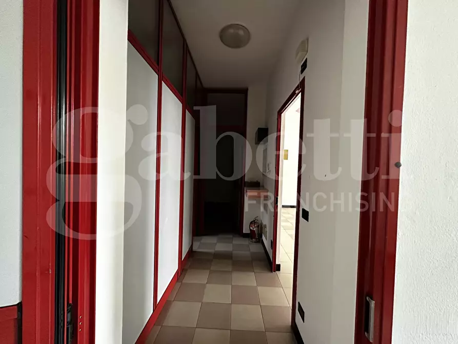 Immagine 12 di Negozio in affitto  in Via Marconi, snc a Erba
