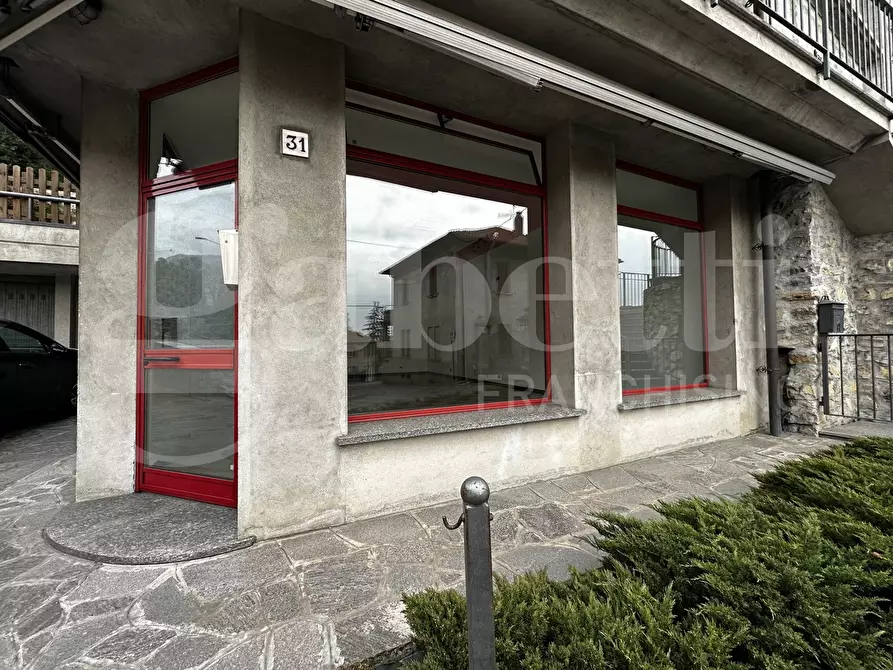 Immagine 23 di Negozio in affitto  in Via Marconi, snc a Erba