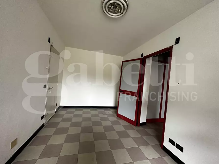 Immagine 10 di Negozio in affitto  in Via Marconi, snc a Erba