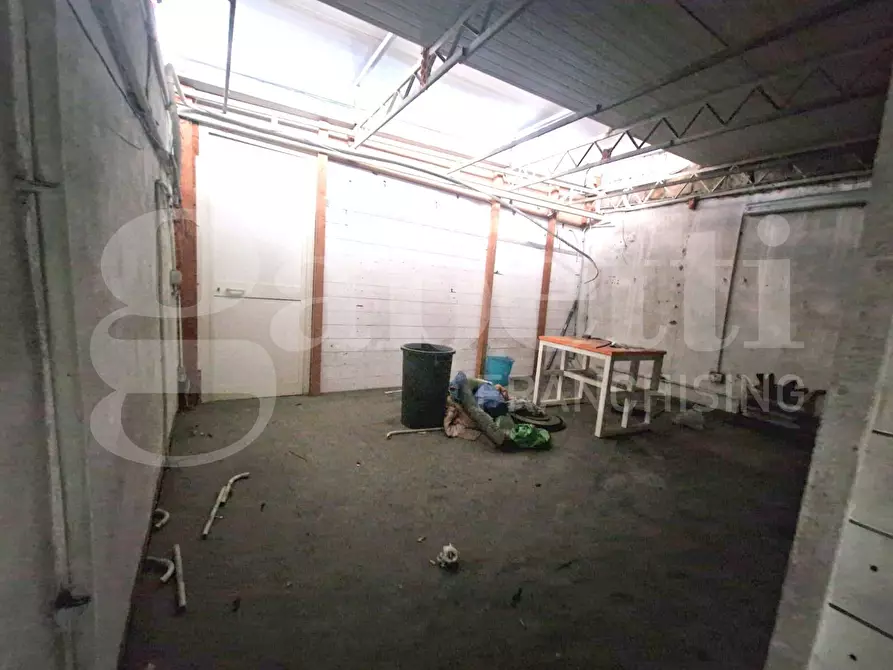 Immagine 10 di Capannone industriale in affitto  in Via calata capodichino a Napoli