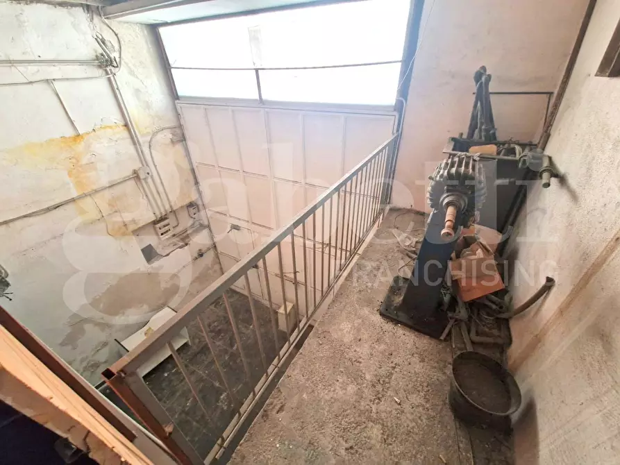 Immagine 12 di Capannone industriale in affitto  in Via calata capodichino a Napoli