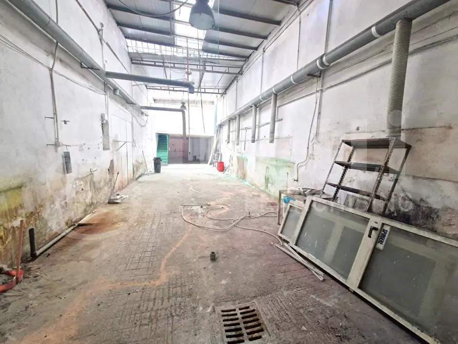 Immagine 4 di Capannone industriale in affitto  in Via calata capodichino a Napoli
