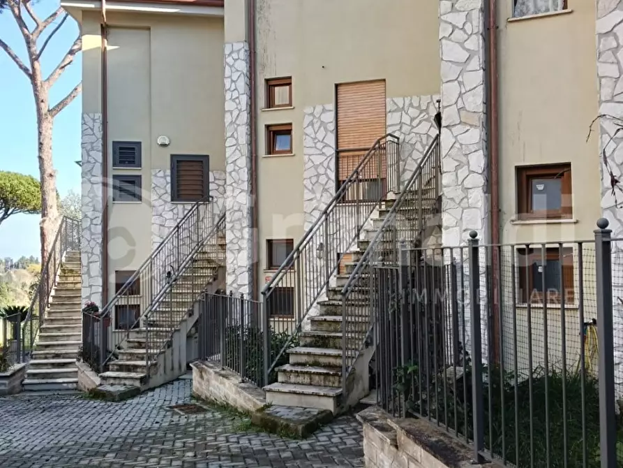 Immagine 2 di Appartamento in vendita  in Via Cassia a Roma