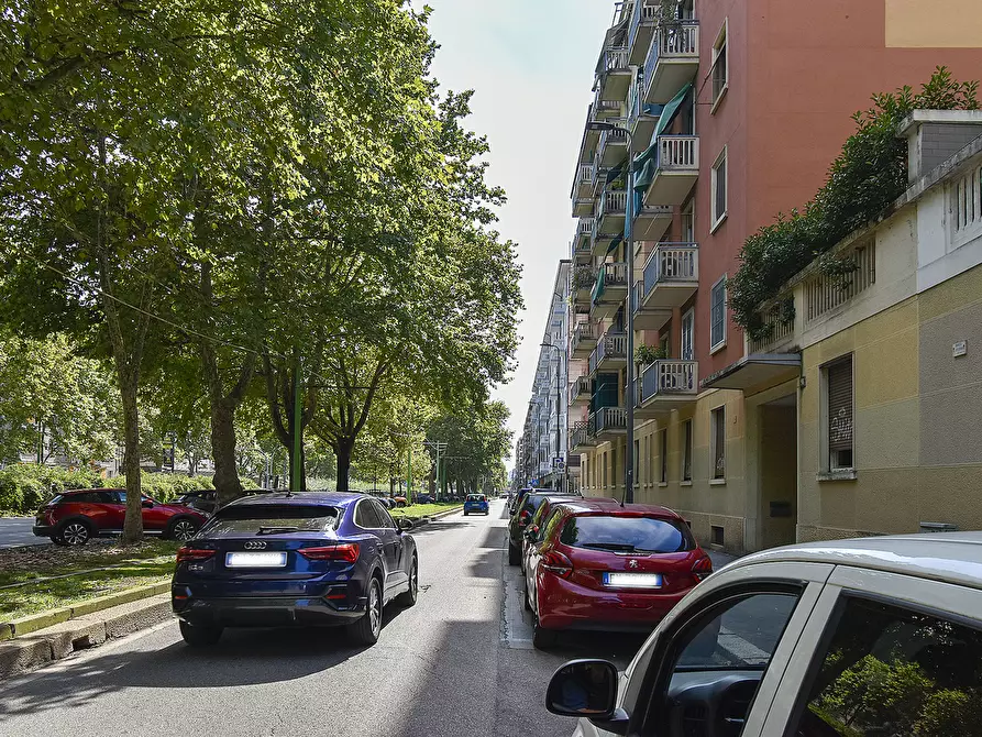 Immagine 21 di Appartamento in vendita  in Viale FULVIO TESTI, 89 a Milano