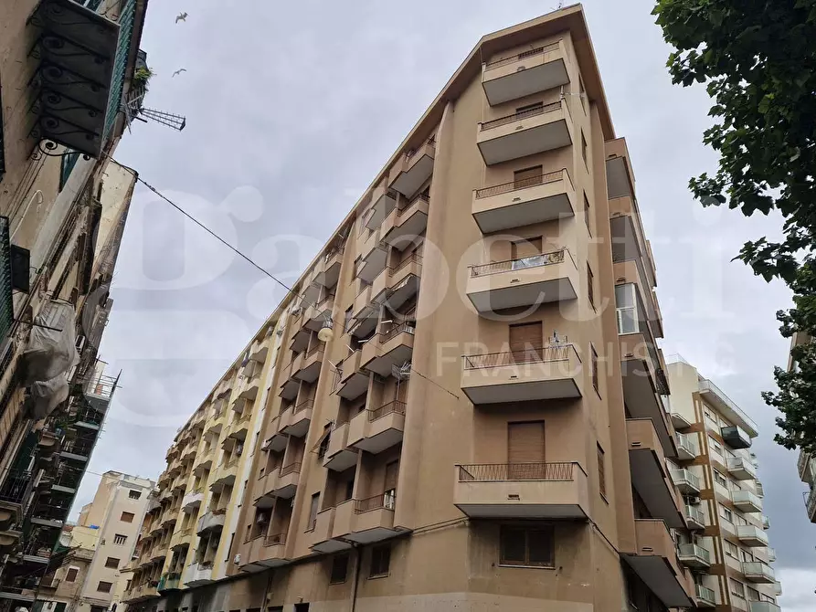 Immagine 3 di Appartamento in vendita  in Via Alfonso Il Magnanimo a Palermo