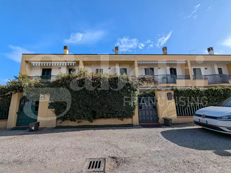 Immagine 2 di Villetta a schiera in vendita  in Via GIUSEPPE DI VITTORIO, 26 a Torgiano