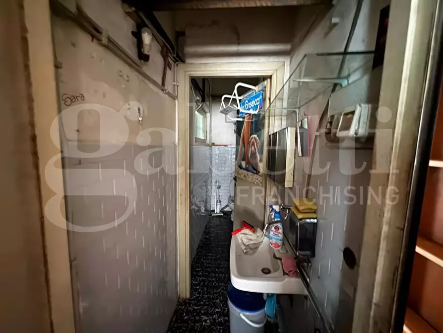 Immagine 12 di Negozio in affitto  in Via Dei Gonzaga, 38 a Roma