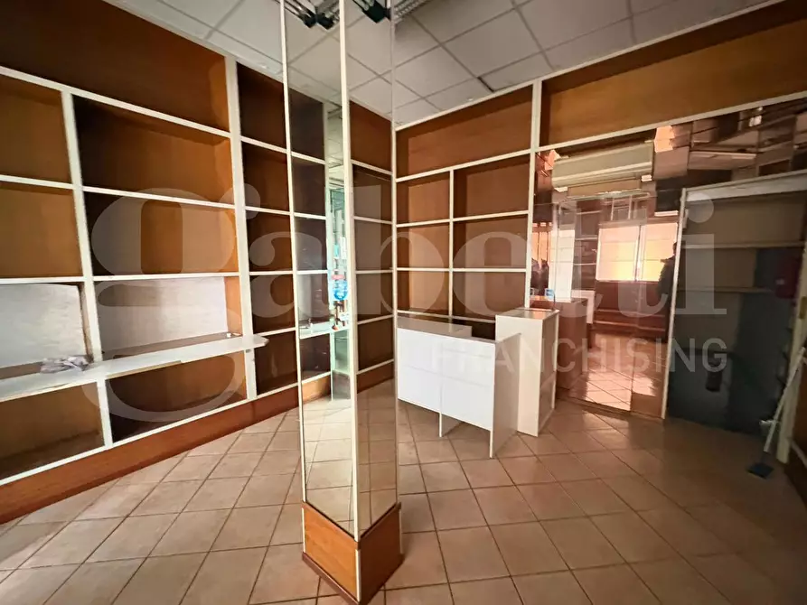 Immagine 7 di Negozio in affitto  in Via Dei Gonzaga, 38 a Roma