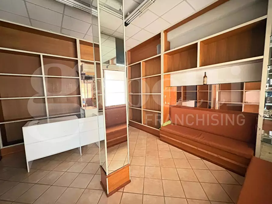 Immagine 10 di Negozio in affitto  in Via Dei Gonzaga, 38 a Roma