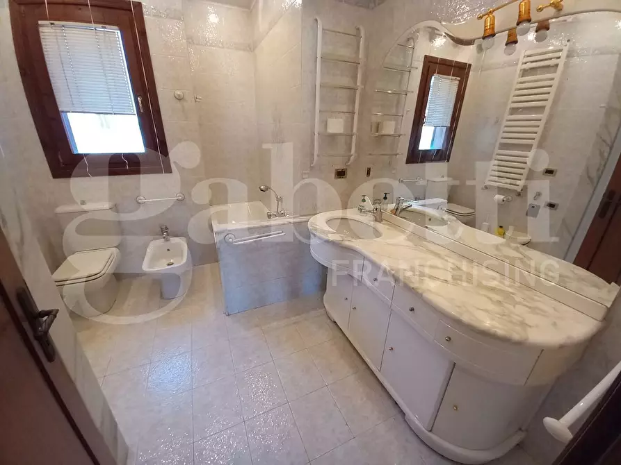 Immagine 17 di Appartamento in vendita  in Via BORGO SAN GIOVANNI - VIA GIOVANNI AMENDOLA, 00 a Chioggia